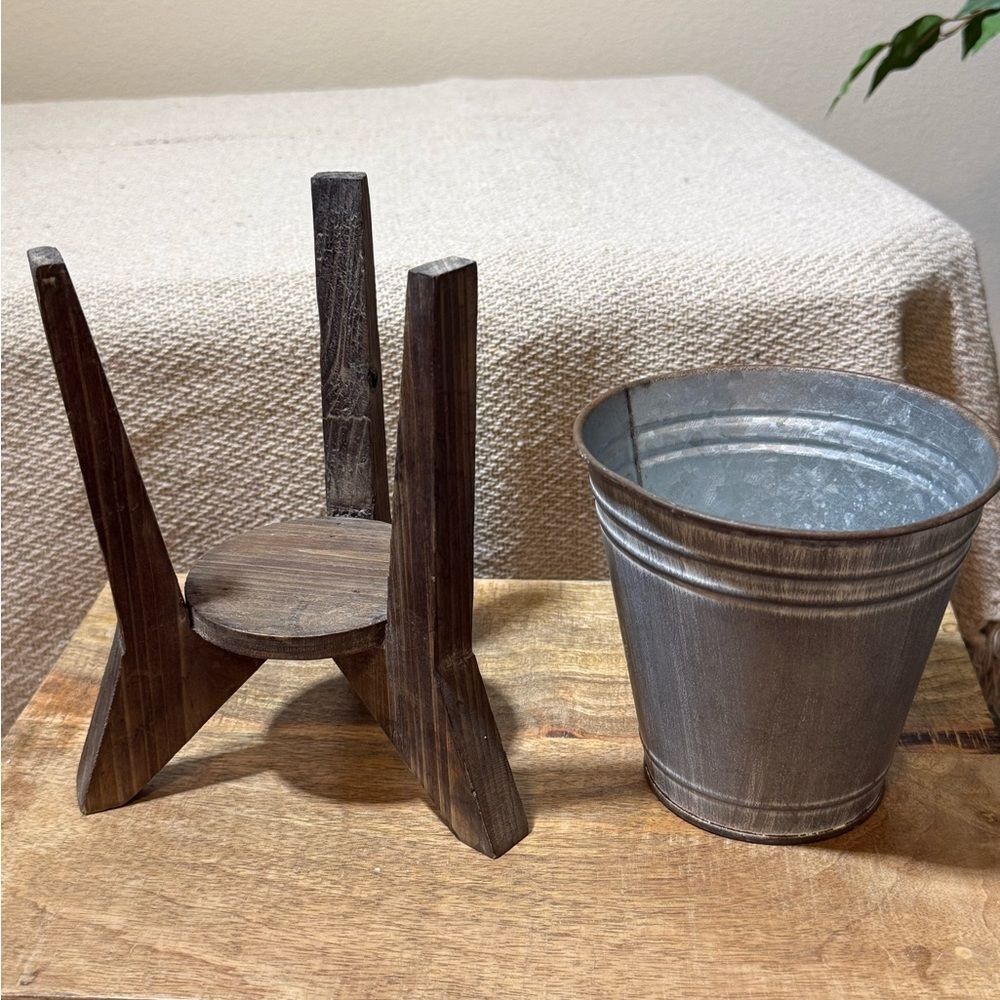 Farmhouse-style Planter - Picture 4 of 4